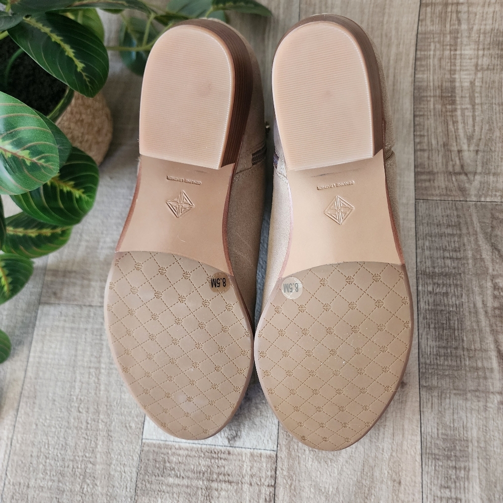 Antonio Melani Light Tan Suede Booties NWT Size 8.5 - Picture 11 of 16